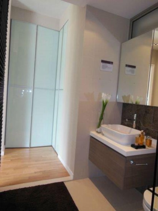 824dac45560884 1 V550